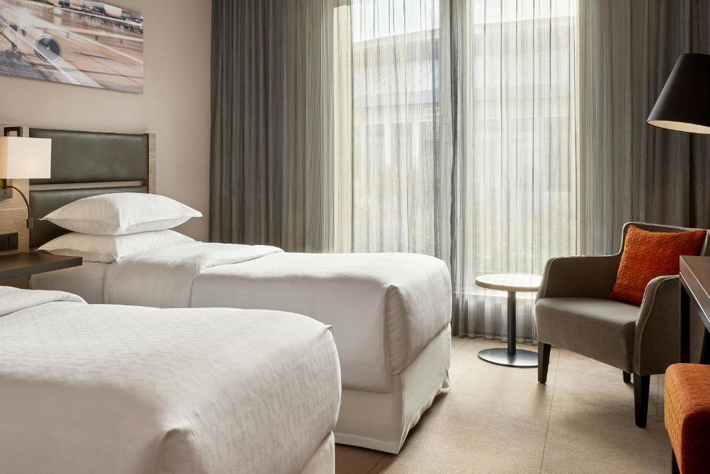 Sheraton Duesseldorf Airport Hotel - Resim 16