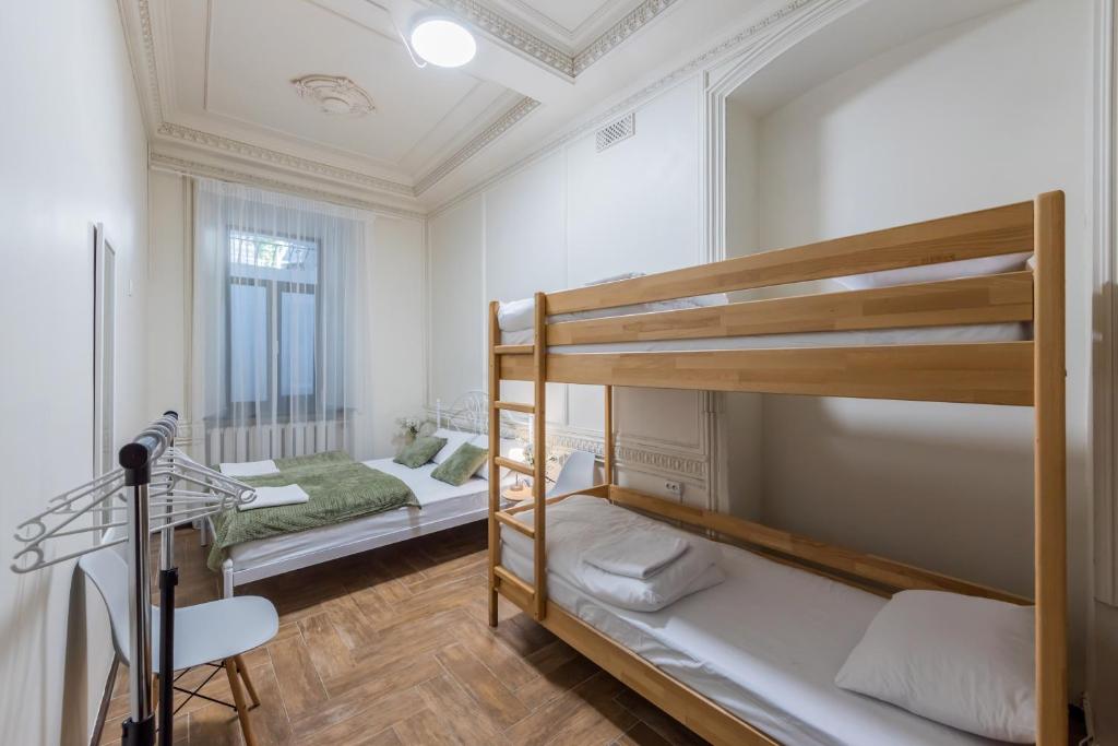 Gar`is hostel Maidan - Chambre Familiale Avec Salle De Bains Commune
