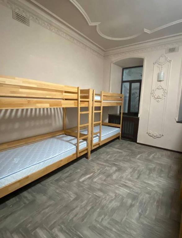 Gar`is hostel Maidan - Lit Simple Dans Dortoir De 10 Lits