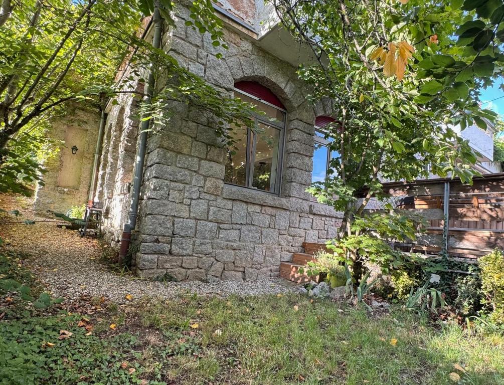 Gîte au Manoir des Sens avec bain nordique jacuzzi sur terrasse privée – photo 24