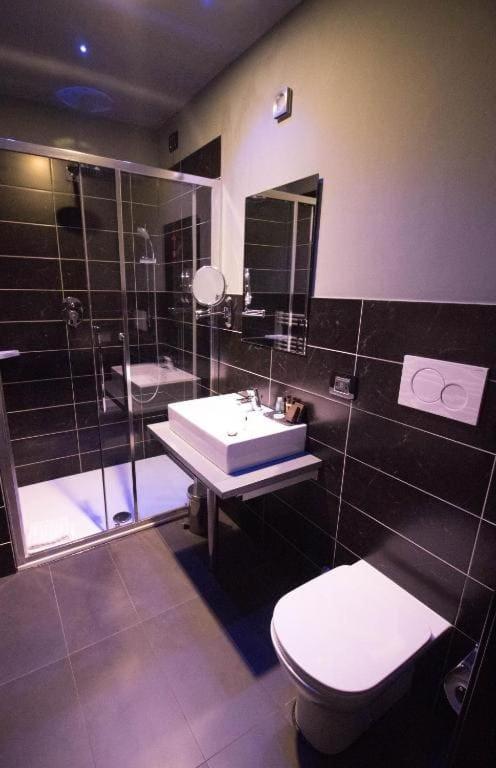 The Bryson Hotel - Resim 32