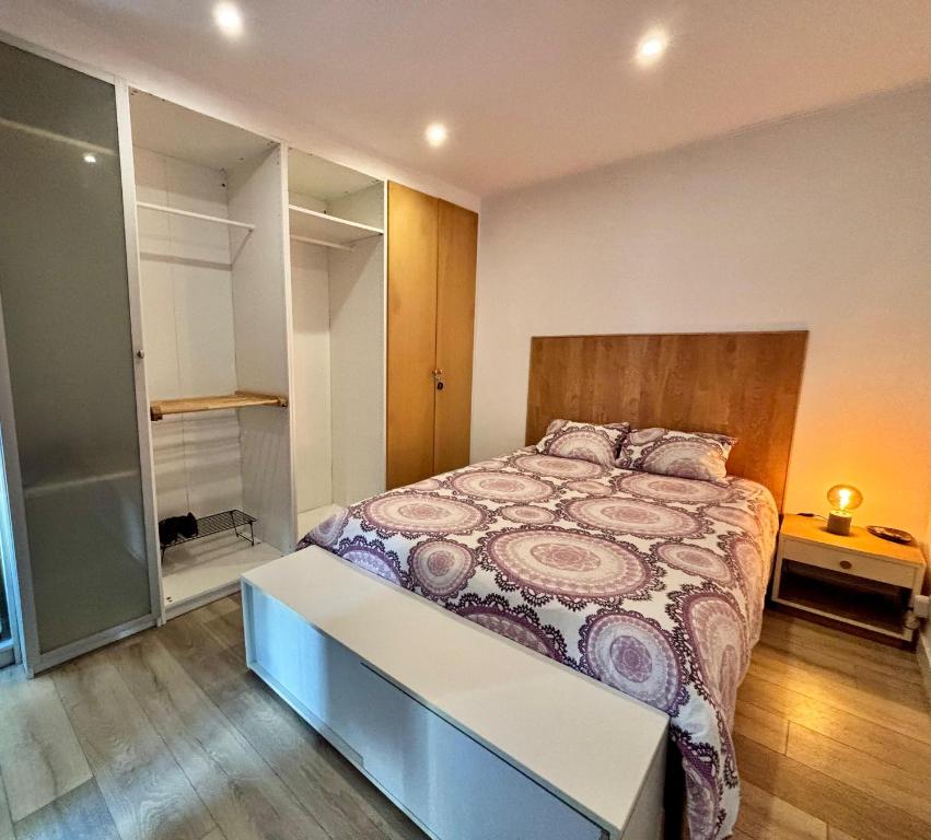 a bedroom with a large bed with a wooden headboard at Casa Miká in Parede