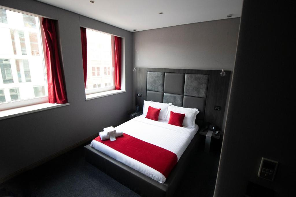 The Bryson Hotel - Resim 34