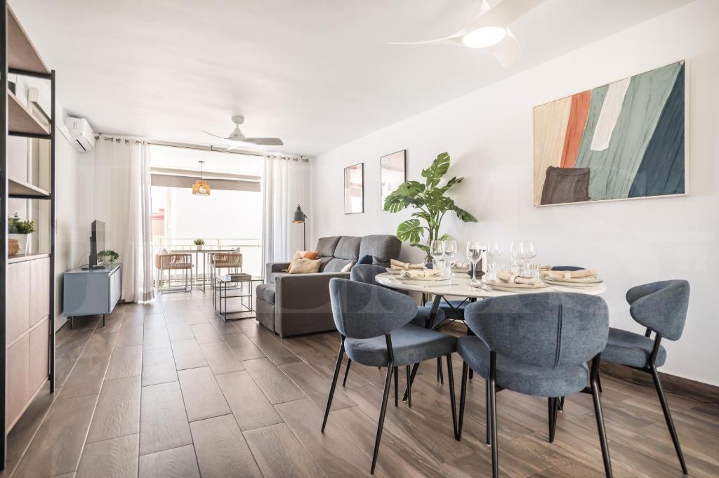 Apartment with terrace next to Port of Malaga by REMS