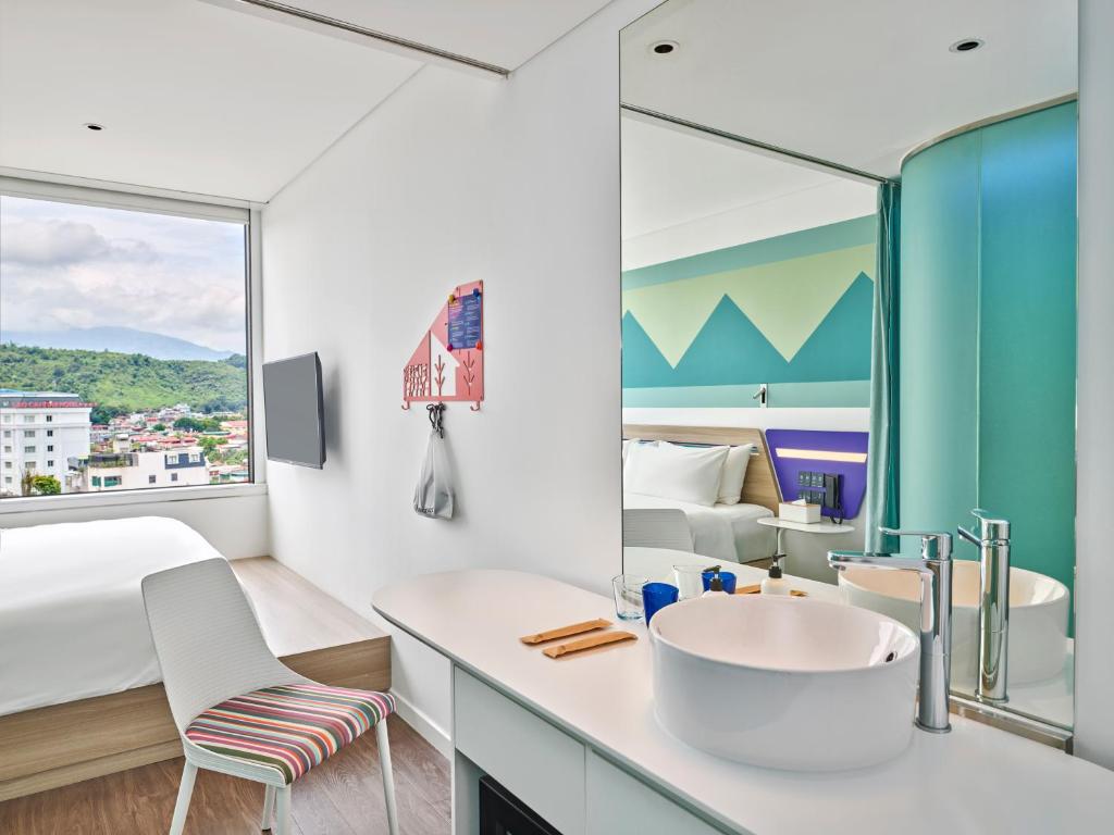 Tru by Hilton Lao Cai City Riverside