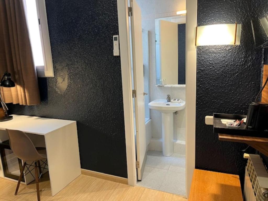 Hostal Iznájar Barcelona - Resim 18