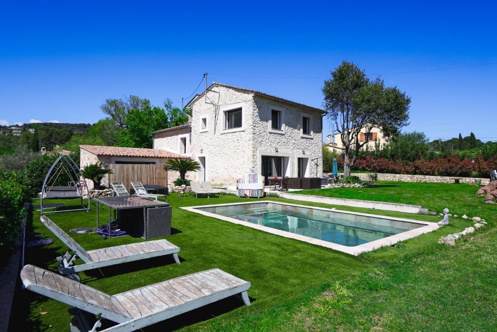 Hồ bơi trong/gần Villa Mougins