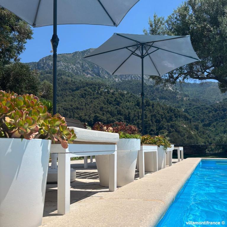Villa-Monti Luxury Villa with Private Pool, Fully Air Conditioned Bedrooms, 5 Star Superhosts!