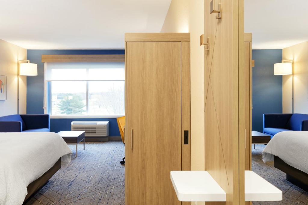 Holiday Inn Express Hotel & Suites Christiansburg by IHG - Habitación Estándar Esquinera Con Cama King