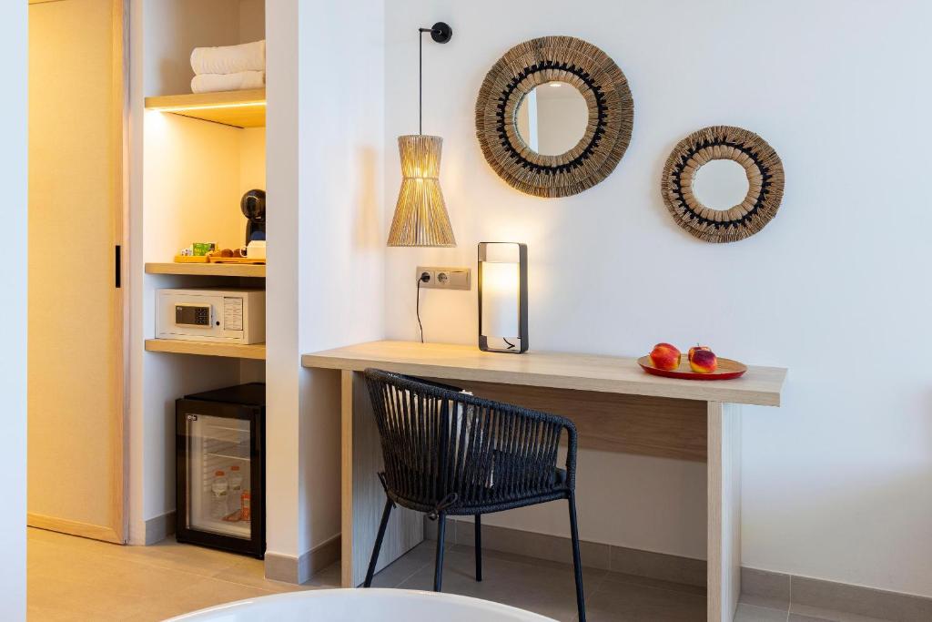 Invisa Hotel Club Cala Verde - 