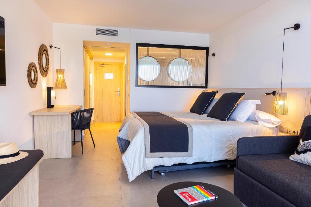 Invisa Hotel Club Cala Verde - 
