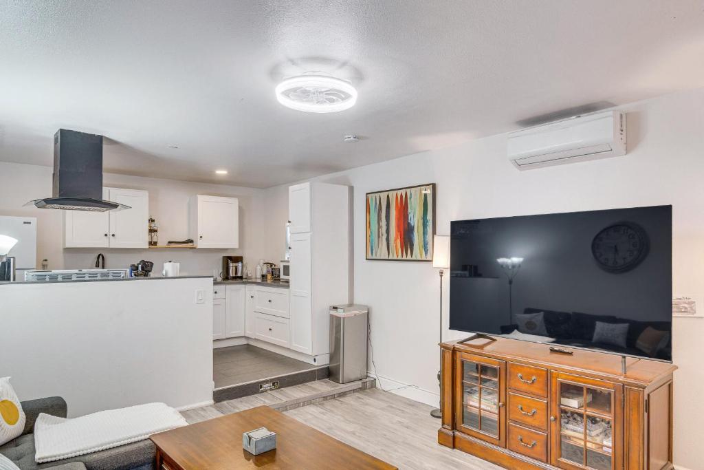 a living room with a couch and a kitchen at The Surf Retreat in Conejo Valley Trailer Park