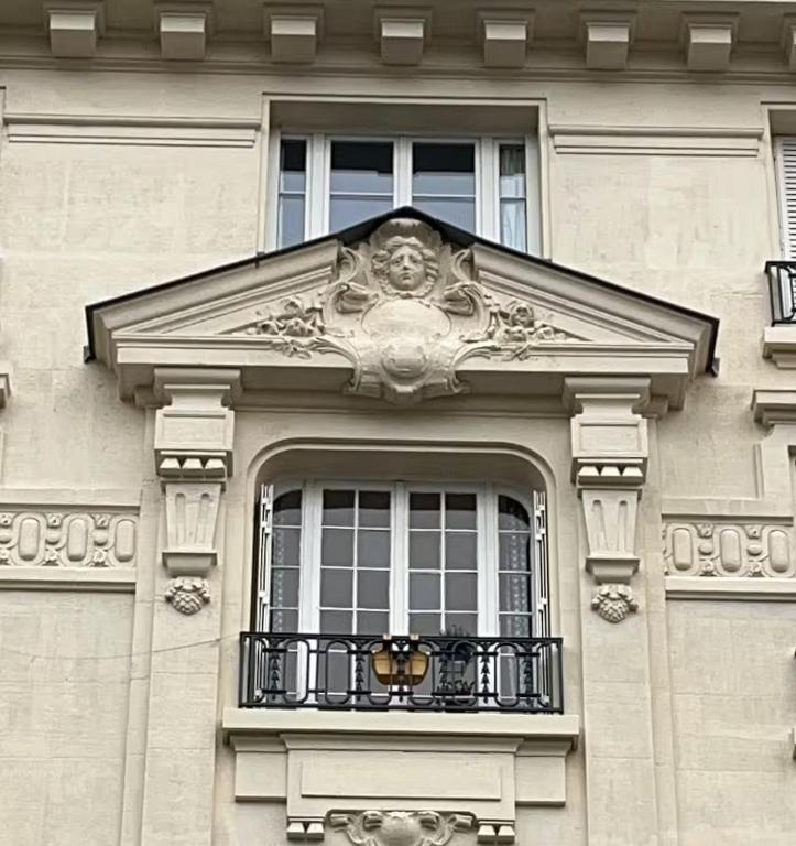 Paris park view 5 bedrooms familly subway 6