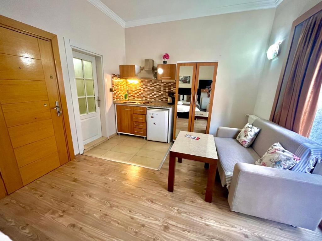 Een keuken of kitchenette bij Elegance Aparts Cihangir