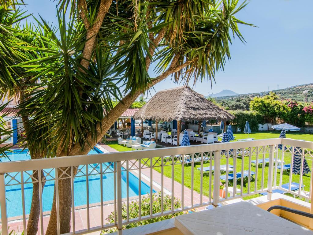 Nespecifikovaný výhled na hory nebo výhled na hory při pohledu z aparthotelu