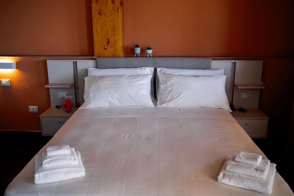 Limora' Tenuta Millaci - Habitación Triple Con Vistas Al Jardín