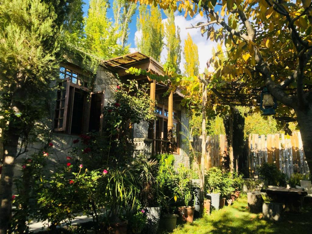 Κήπος έξω από το Social House