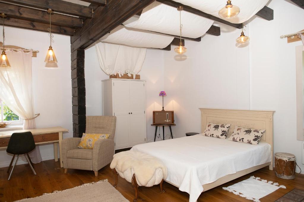 Ένα ή περισσότερα κρεβάτια σε δωμάτιο στο Provance style villa in regional park!