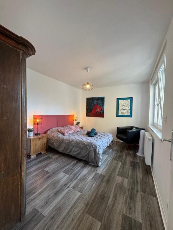 a bedroom with a bed and a desk and a chair at LA TERRASSE SELESTADIENNE in Sélestat