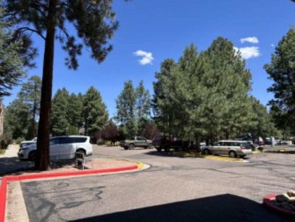 GreenTree Inn & Suites Pinetop photo