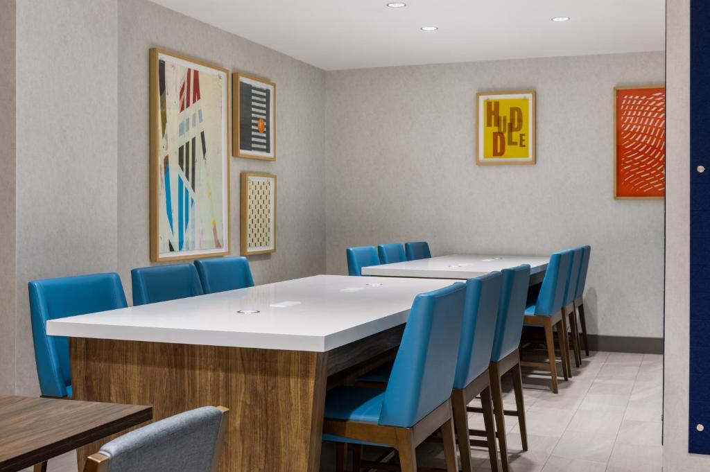 Holiday Inn Express & Suites Ottawa East-Orleans by IHG - Resim 8