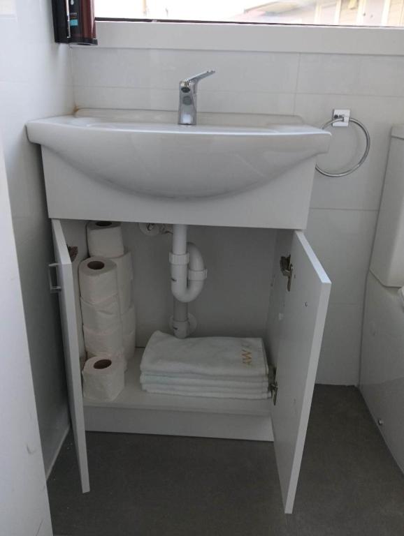 6 Double Beds including 2 Sofa Bed Studio - Resim 3