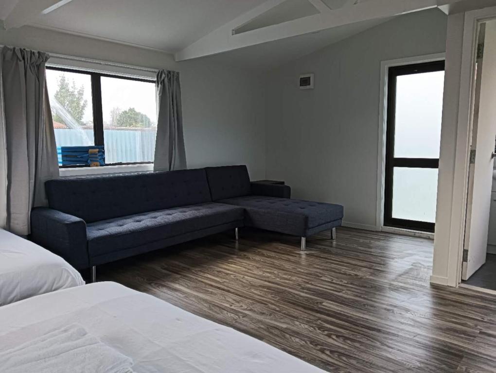 6 Double Beds including 2 Sofa Bed Studio - Resim 2