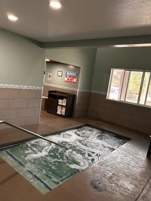 GreenTree Inn & Suites Pinetop photo