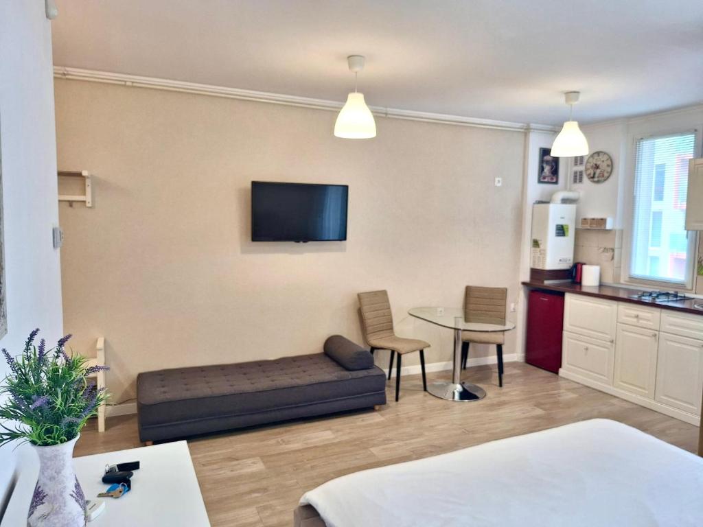 Sunny Central Studio, Parking&amp;Balcony, Aiud (updated prices 2025)