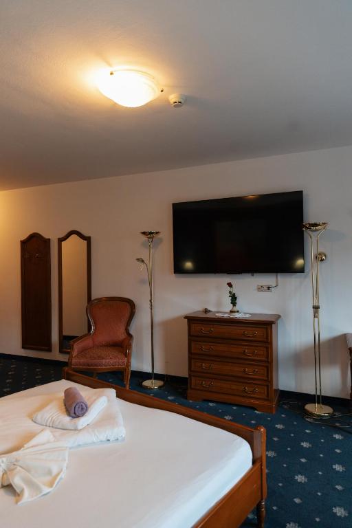 Hotel Marlingerhof - Triple Room With Balcony