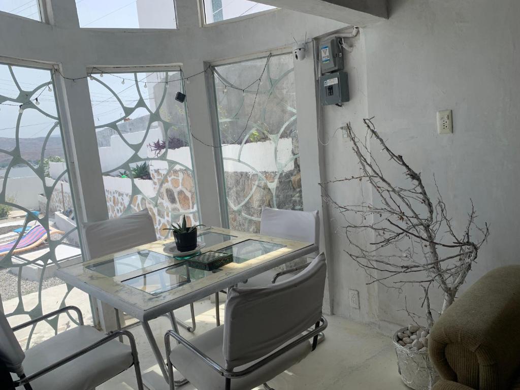 Casa sola con alberca y vista al lago