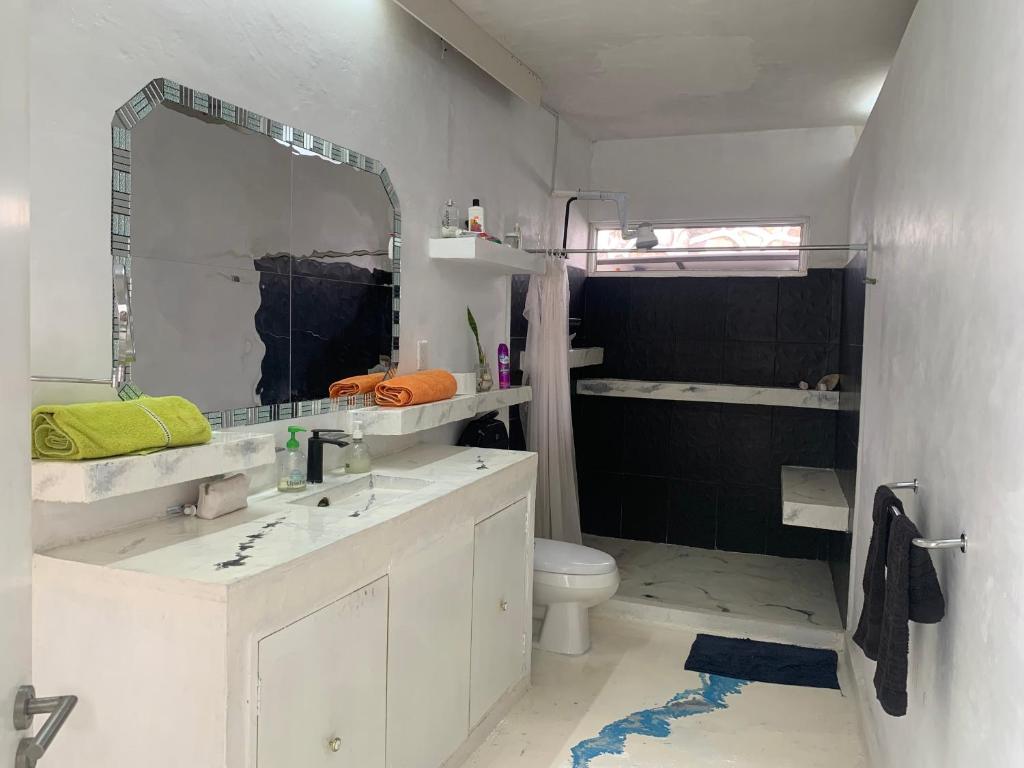 Casa sola con alberca y vista al lago