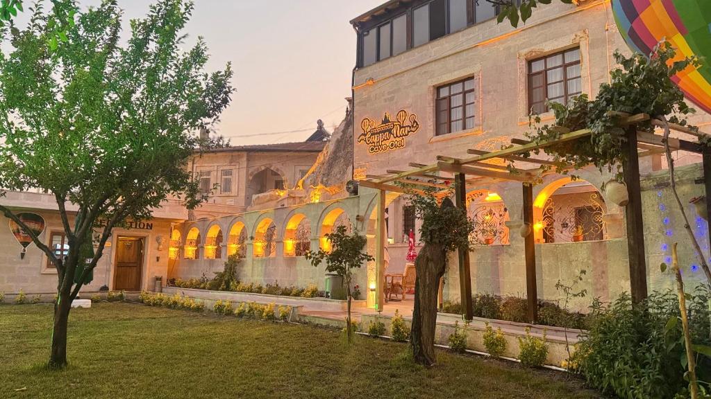 Κήπος έξω από το CAPPANAR CAVE HOTEL