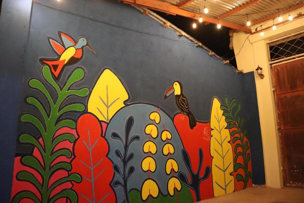 a wall with a painting of birds on it at Casa de Liz in Sucre