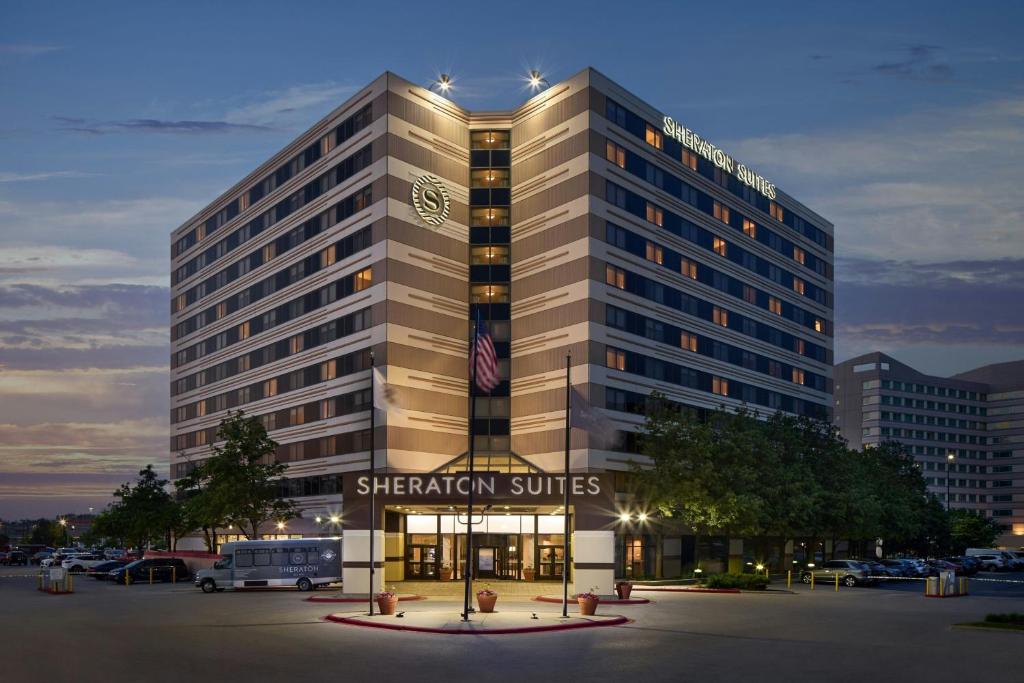 This Sheraton Suites is another one of the many hotels near Chicago O'Hare.