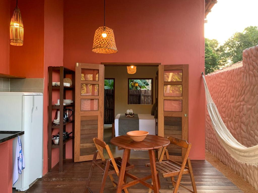 a kitchen with a table and chairs in a room at Canto Carauari Pousada in Alter do Chao