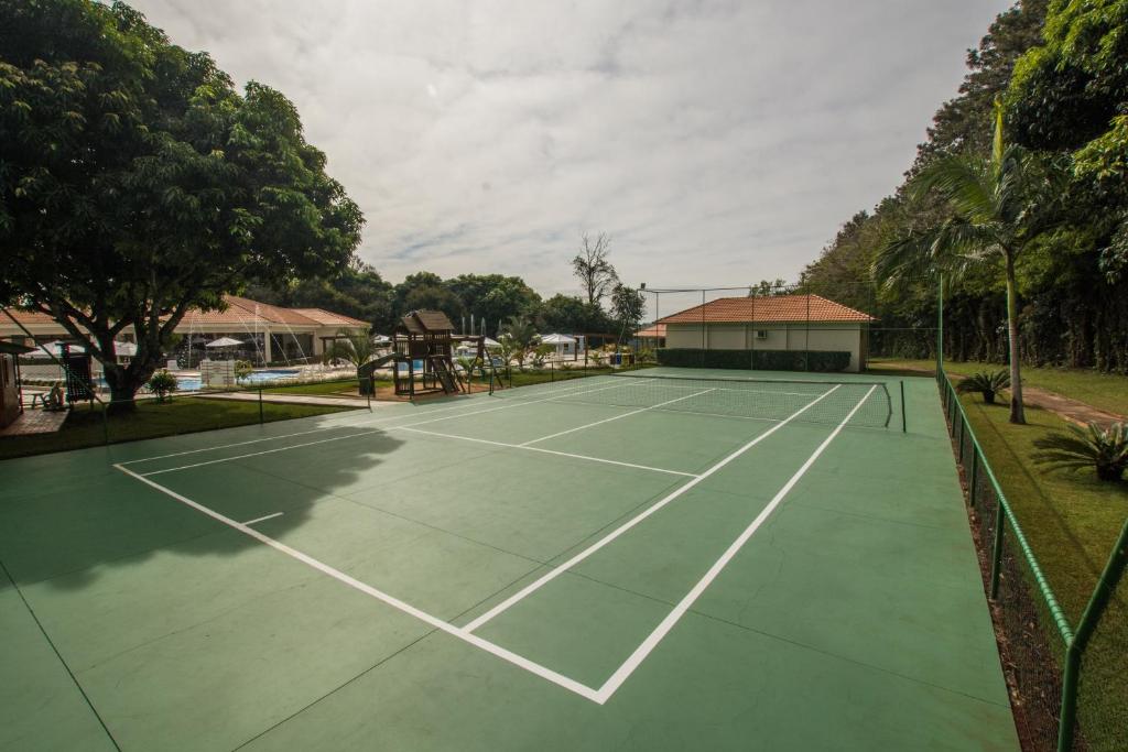 Tenis a/nebo squash v ubytování Complexo Eco Cataratas Resort by SJ nebo okolí