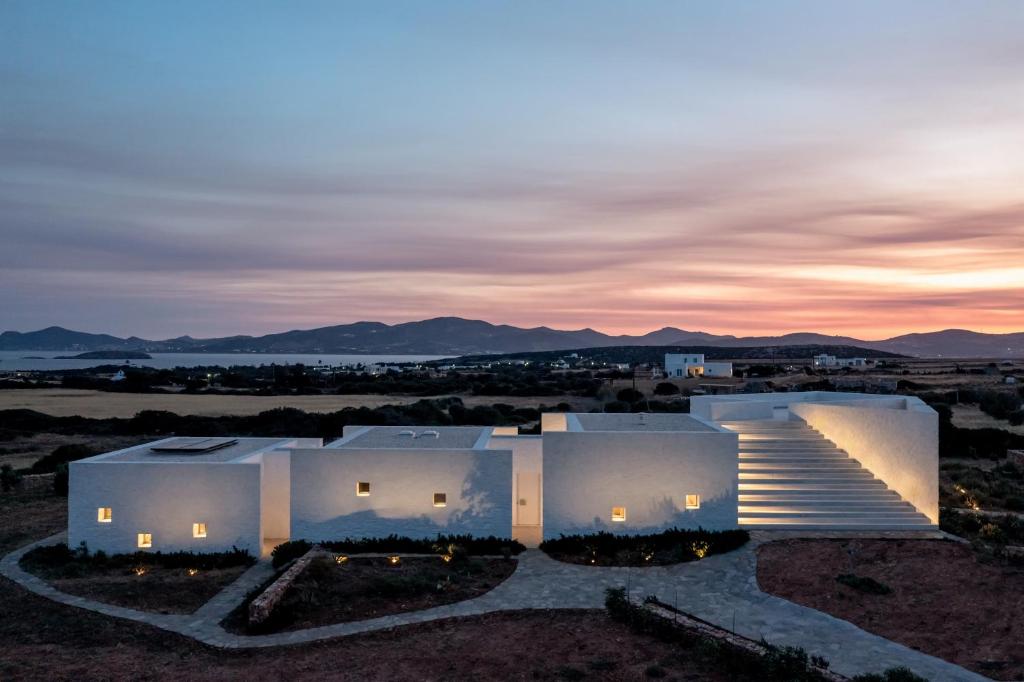 a house in the desert at sunset at MedBlu Paros 