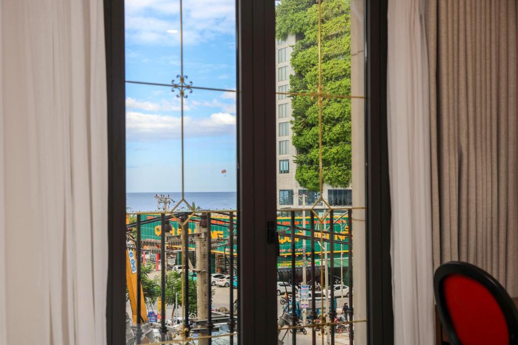 Special Offer - Triple Room with Partial Sea View