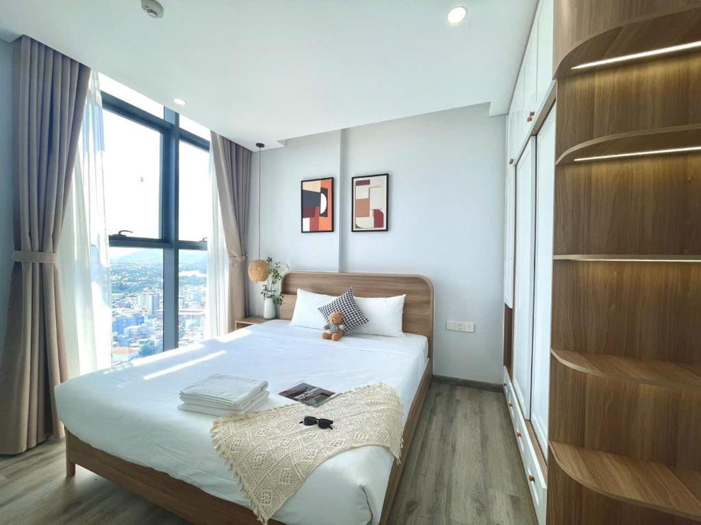 Ένα ή περισσότερα κρεβάτια σε δωμάτιο στο 2BR - Marina Suites Luxury Apt - Sea, Mountain View