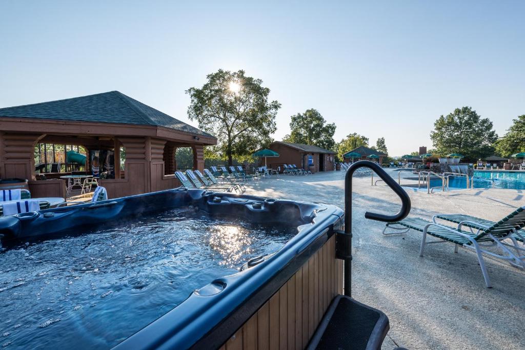 Бассейн в Westgate Branson Woods Resort или поблизости