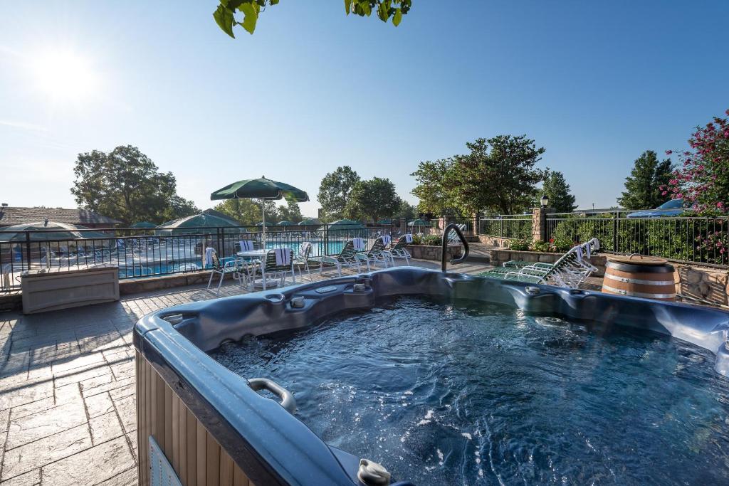 Бассейн в Westgate Branson Woods Resort или поблизости