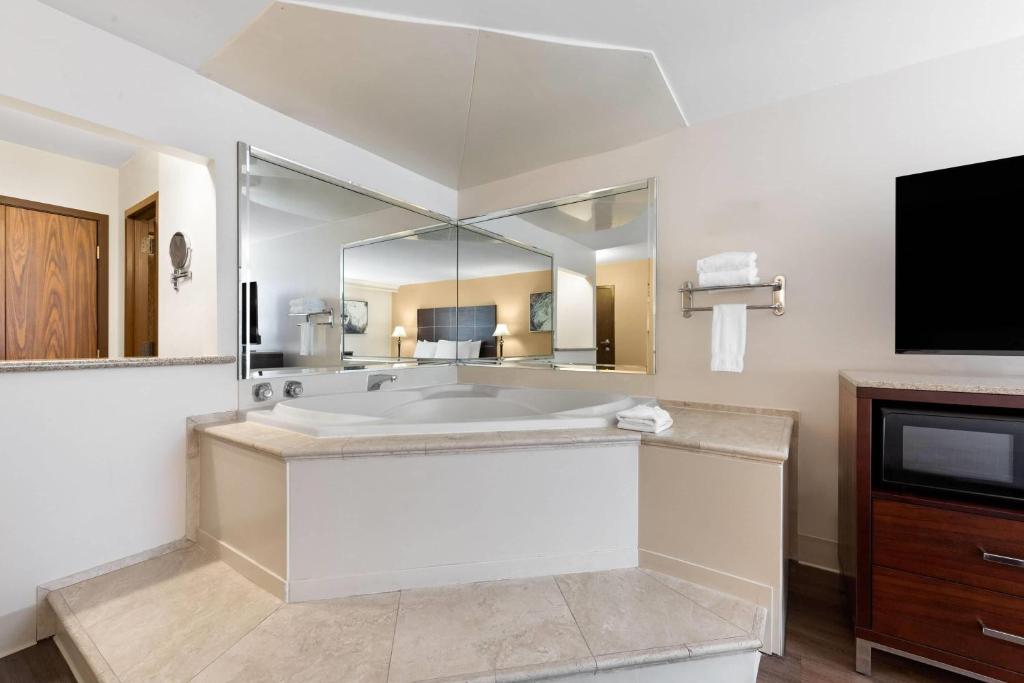 Wyndham Riverfront Hotel - Suite Deluxe Con Cama Extragrande - No Fumadores