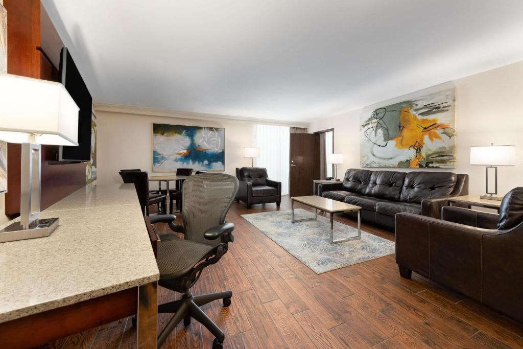 Wyndham Riverfront Hotel - Kingsuite Met 2 Kamers En Bubbelbad