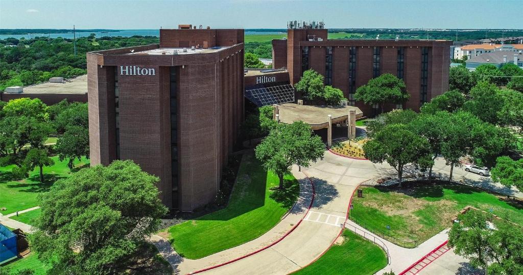 Hilton DFW Lakes Executive Conference Center - Housity