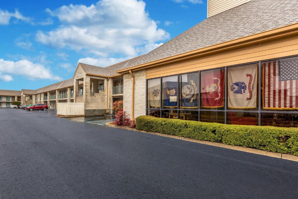 Econo Lodge Naval Station Norfolk photo