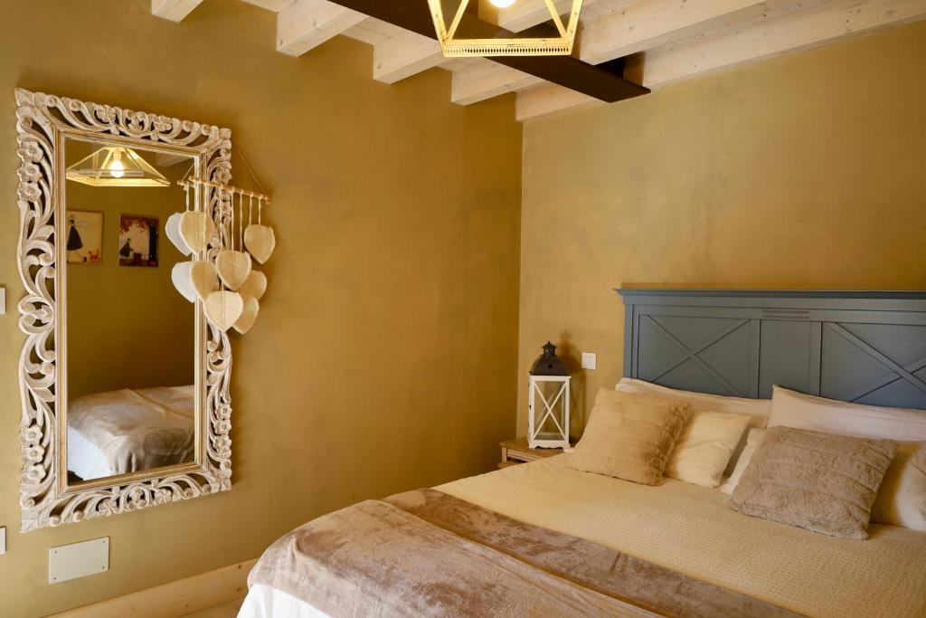 a bedroom with a bed and a large mirror at Miradorio Rural Boutique Apto Tussio in Ruiloba