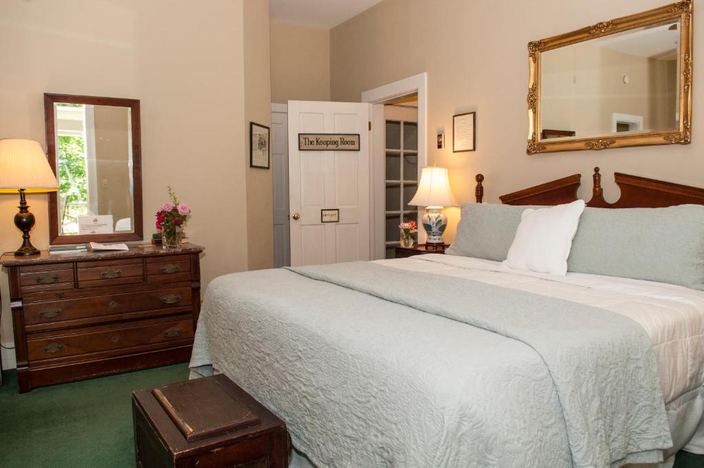 Orchard Inn - The Keeping Room