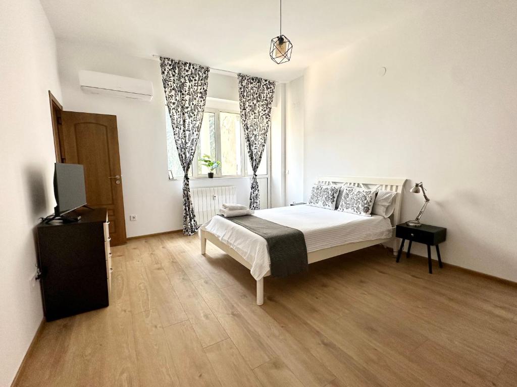 Bright, City Centre, 1BR Apartment , Next to Sofia University