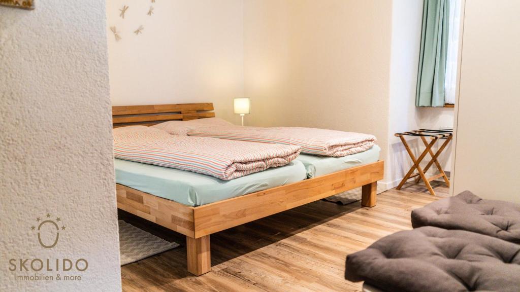 Ένα ή περισσότερα κρεβάτια σε δωμάτιο στο Annas Place im Haus zer Briggu Saas-Grund